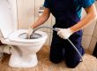 Plumber,Unclogging,Blocked,Toilet,With,Hydro,Jetting,At,Home,Bathroom.